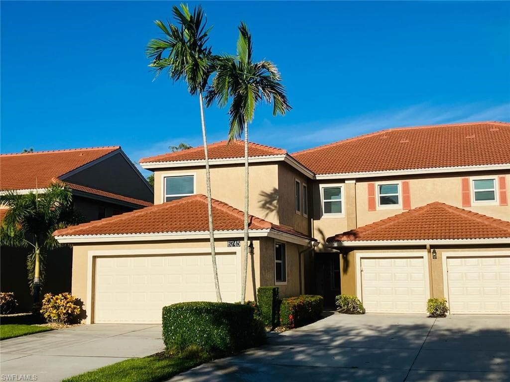 6745 Huntington Lakes CIR 201 NAPLES, FL 34119