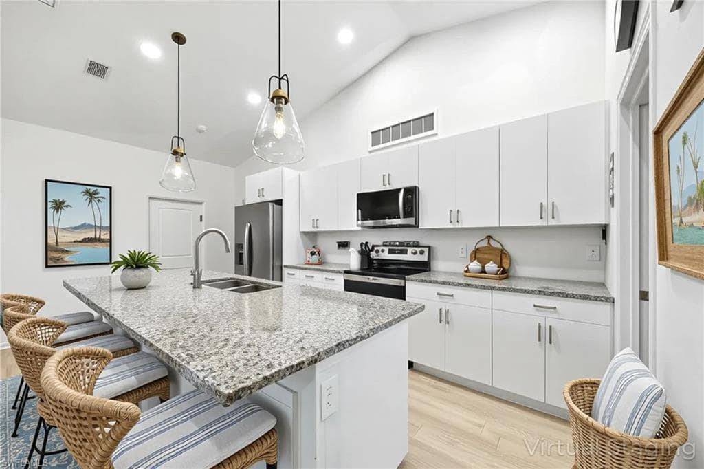 9048 Lamkin CIR LABELLE, FL 33935