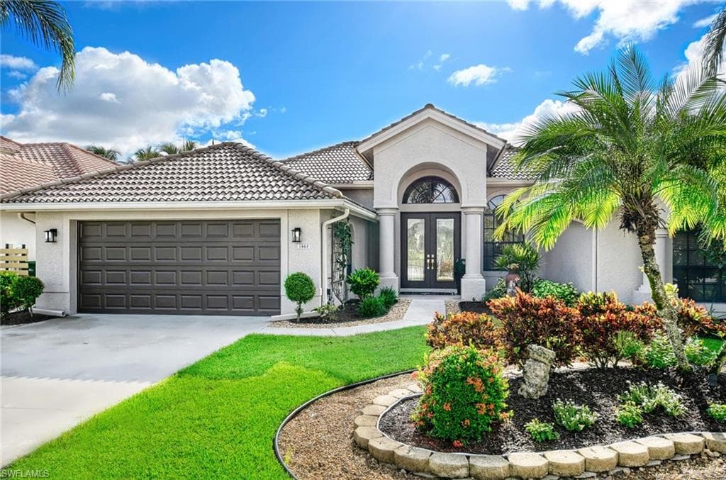 1002 Tivoli LN NAPLES, FL 34104