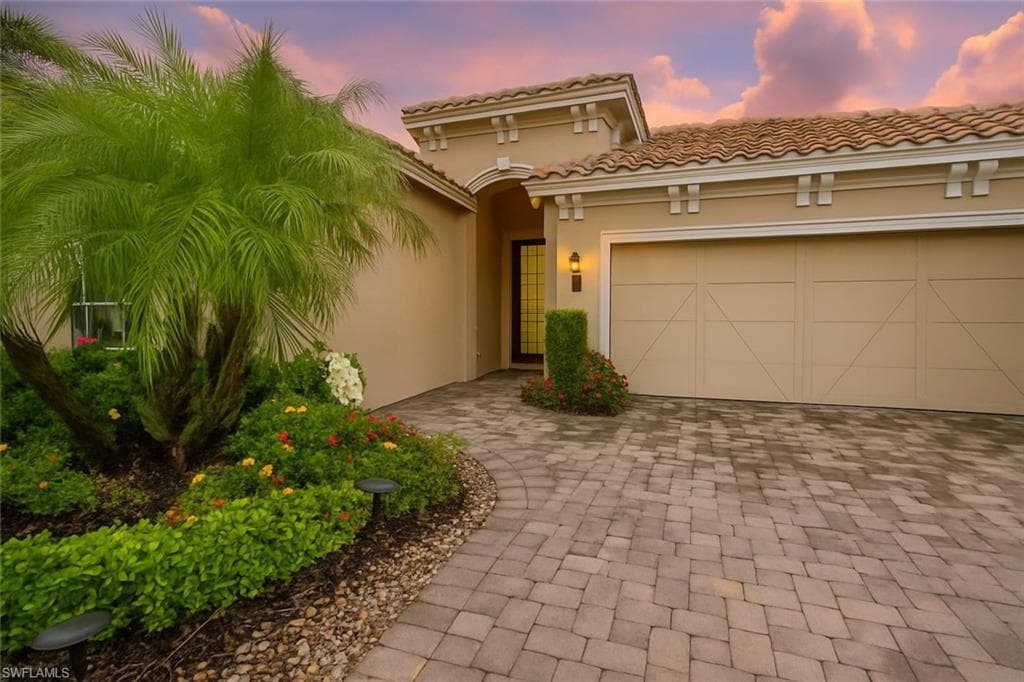 1465 Serrano CIR NAPLES, FL 34105