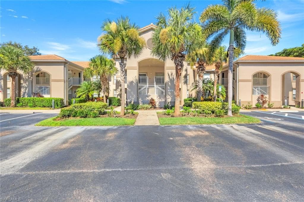 20050 Barletta LN 223 ESTERO, FL 33928