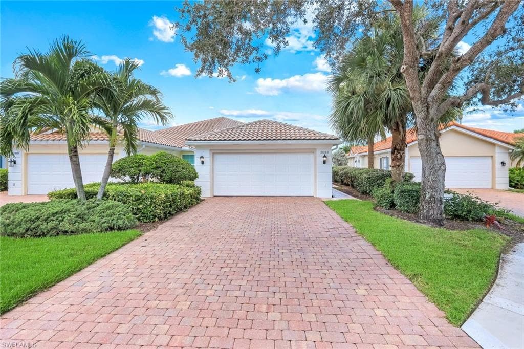 3093 Futuna LN NAPLES, FL 34119