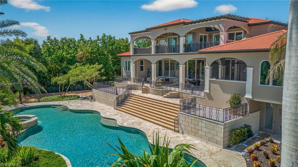 330 Cowry CT SANIBEL, FL 33957