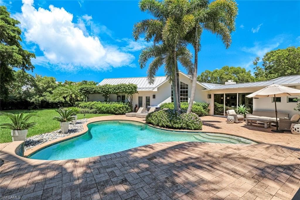 642 6th AVE N NAPLES, FL 34102