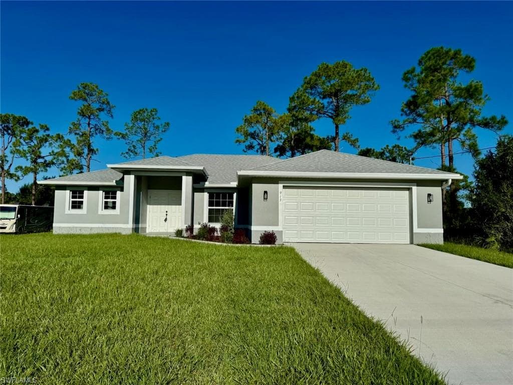 913 Desoto AVE LEHIGH ACRES, FL 33972