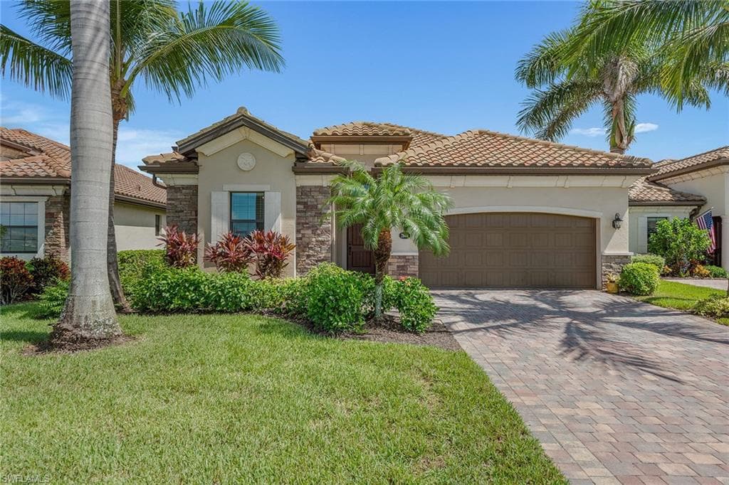 2846 Aviamar CIR NAPLES, FL 34114