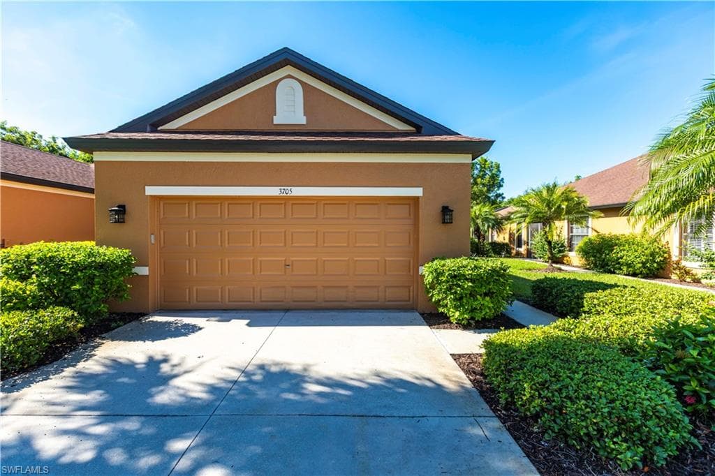 3705 Pino Vista WAY ESTERO, FL 33928