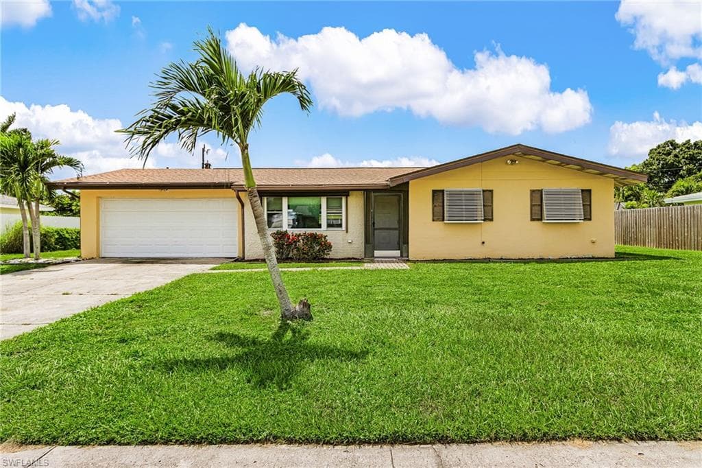 4555 Vinsetta AVE NORTH FORT MYERS, FL 33903