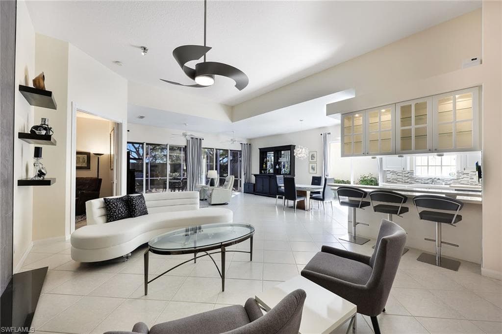 5972 Via Bella CT NAPLES, FL 34109