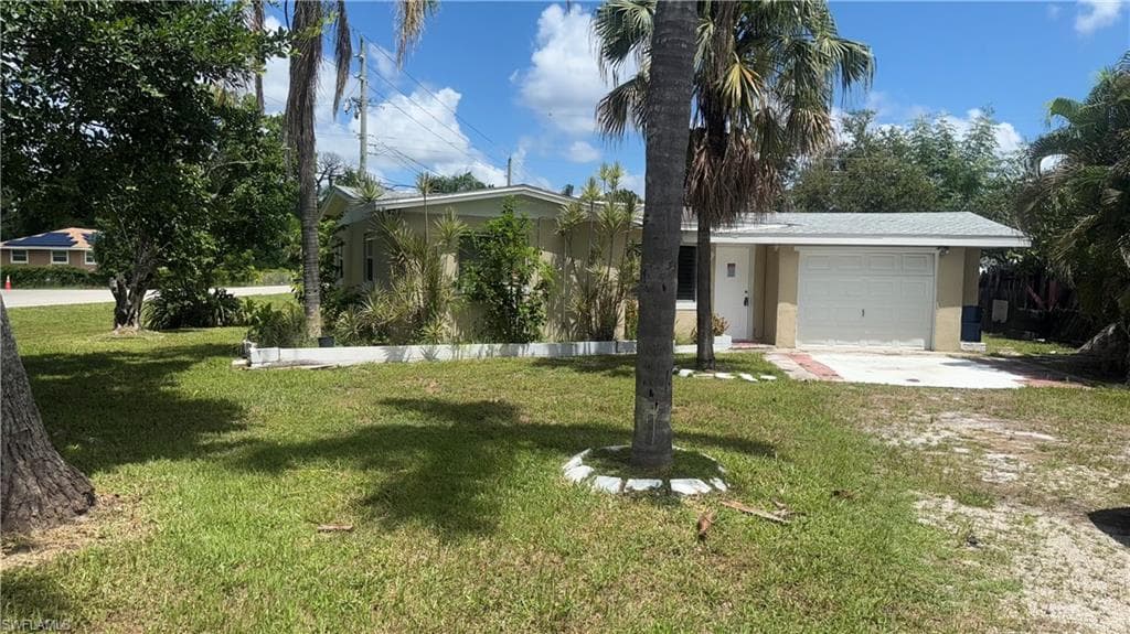 2401 Hunter TER FORT MYERS, FL 33901