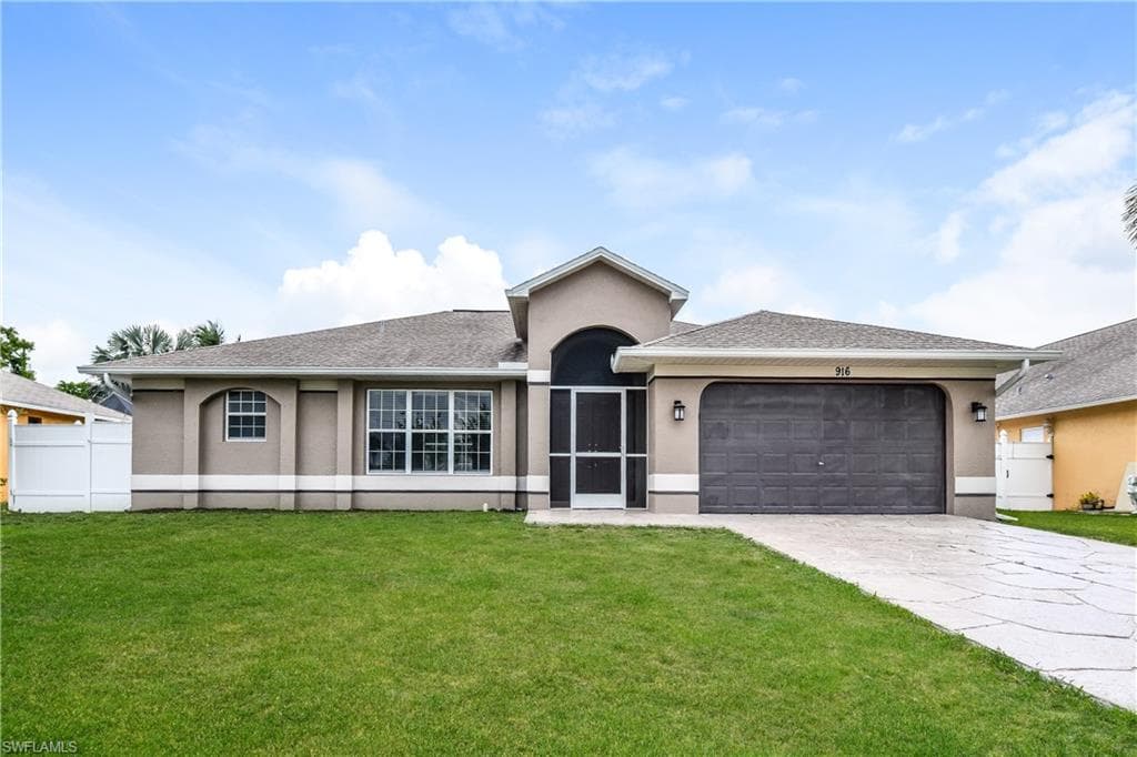 916 SE 33rd TER CAPE CORAL, FL 33904
