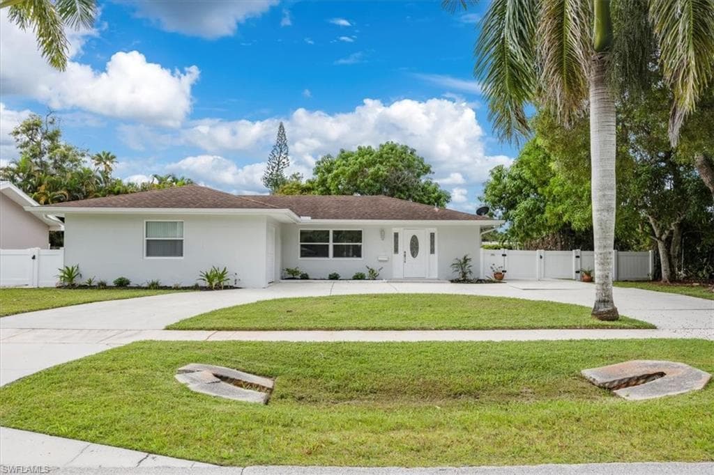 2590 Poinciana ST NAPLES, FL 34105