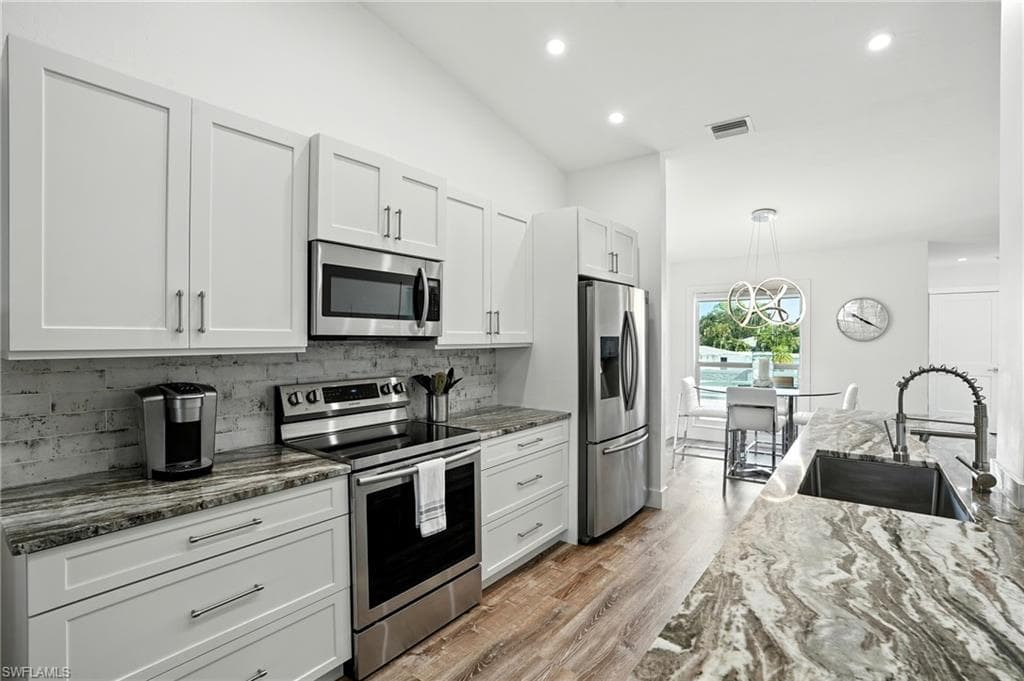 876 Gulf Pavilion DR 201 NAPLES, FL 34108