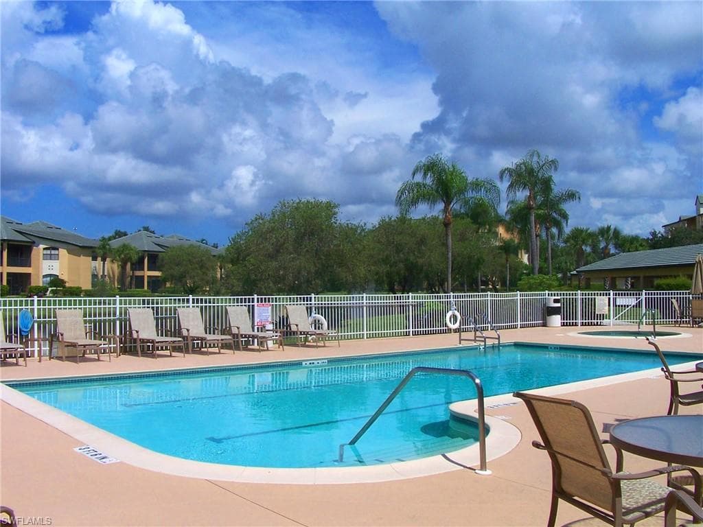 210 Vintage CIR C401 NAPLES, FL 34119