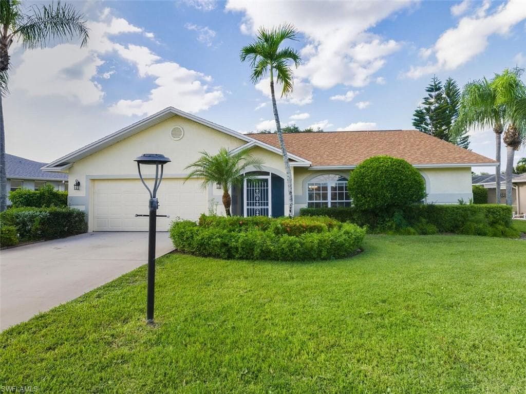 121 Estelle DR NAPLES, FL 34112