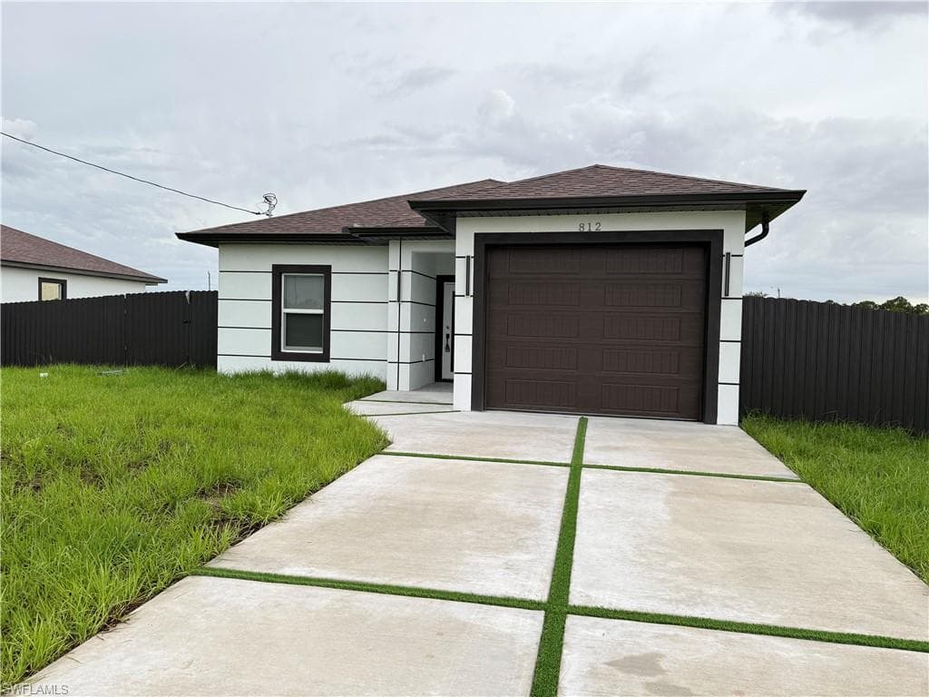 812 Jaguar BLVD LEHIGH ACRES, FL 33974