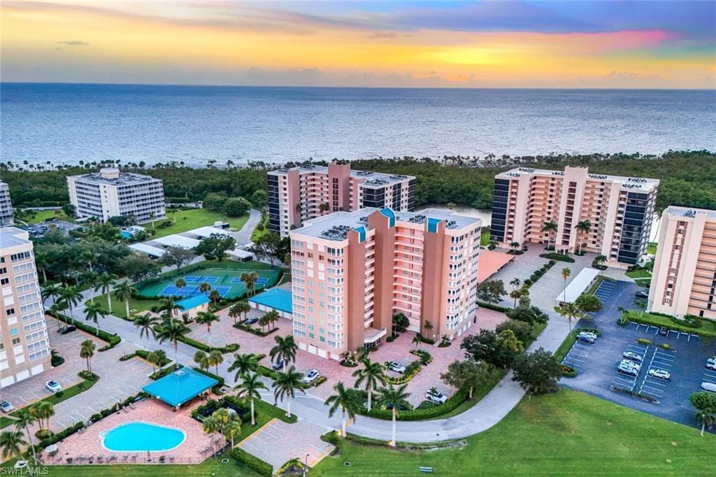21 Bluebill AVE 1001 NAPLES, FL 34108