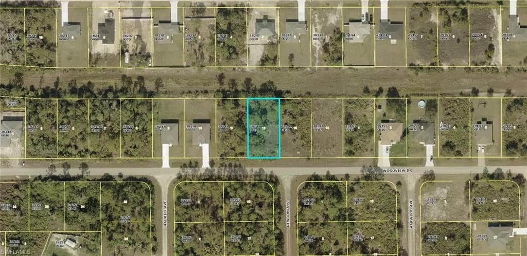 562 Woodview DR LEHIGH ACRES, FL 33972