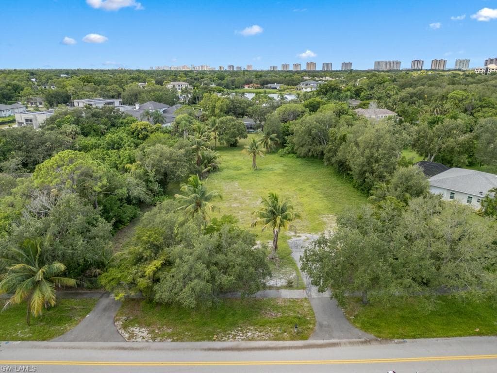 172 HICKORY RD NAPLES, FL 34108