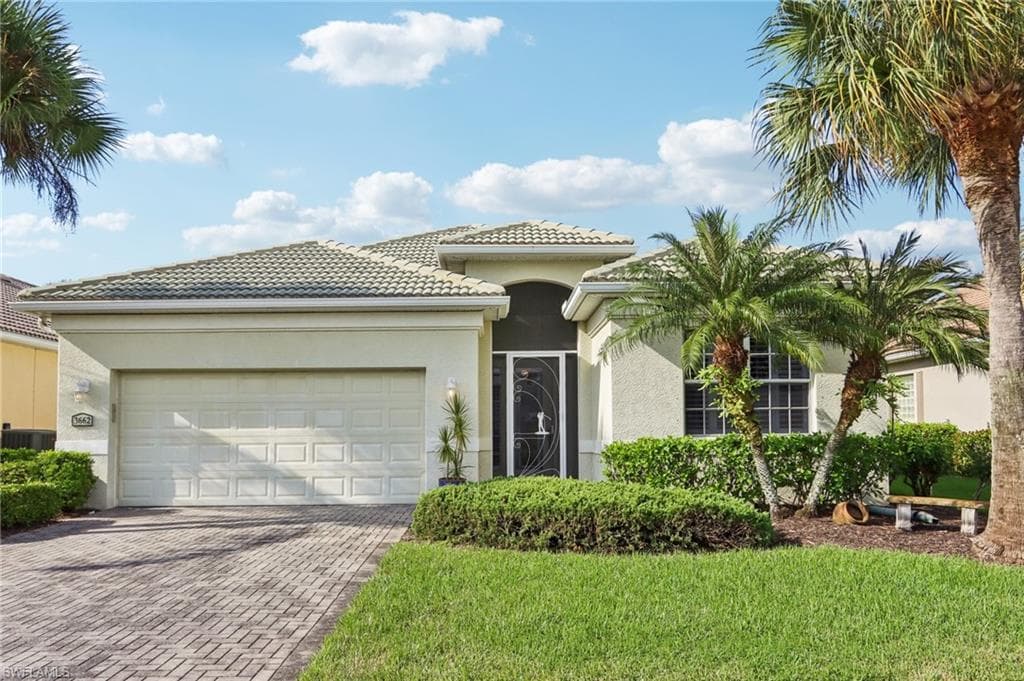 3662 Grand Cypress DR NAPLES, FL 34119