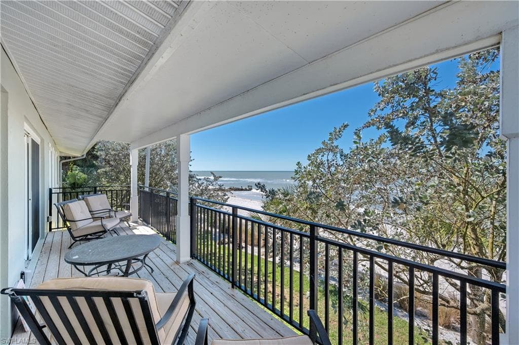 1065 Gulf Shore BLVD N 201 NAPLES, FL 34102
