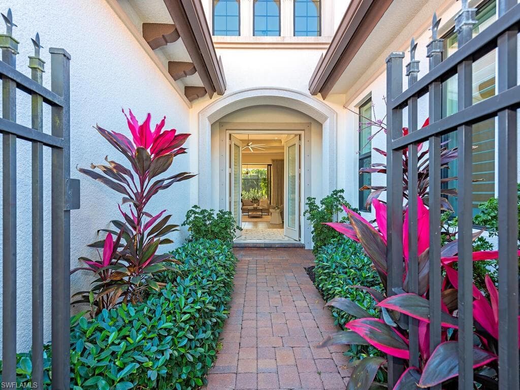 12443 Wisteria DR NAPLES, FL 34120