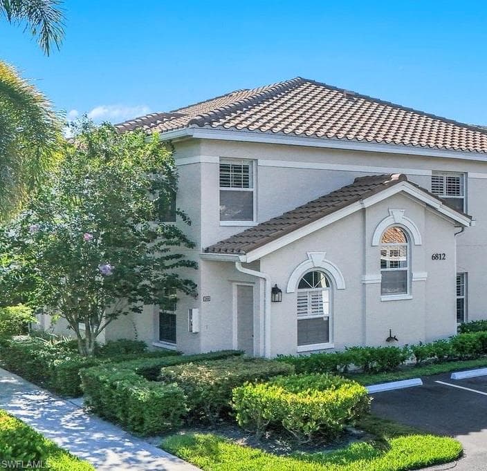 6812 Satinleaf RD S 101 NAPLES, FL 34109