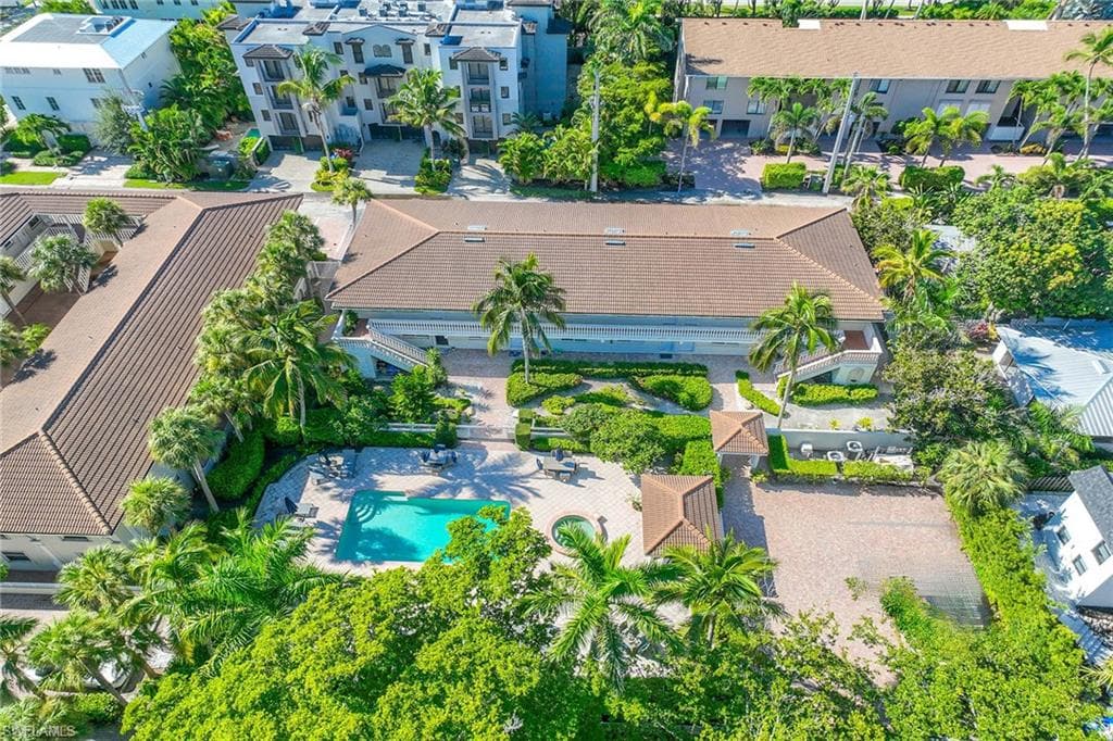950 7th AVE S 14 NAPLES, FL 34102