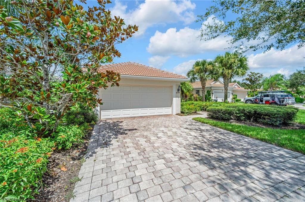 8749 Querce CT NAPLES, FL 34114