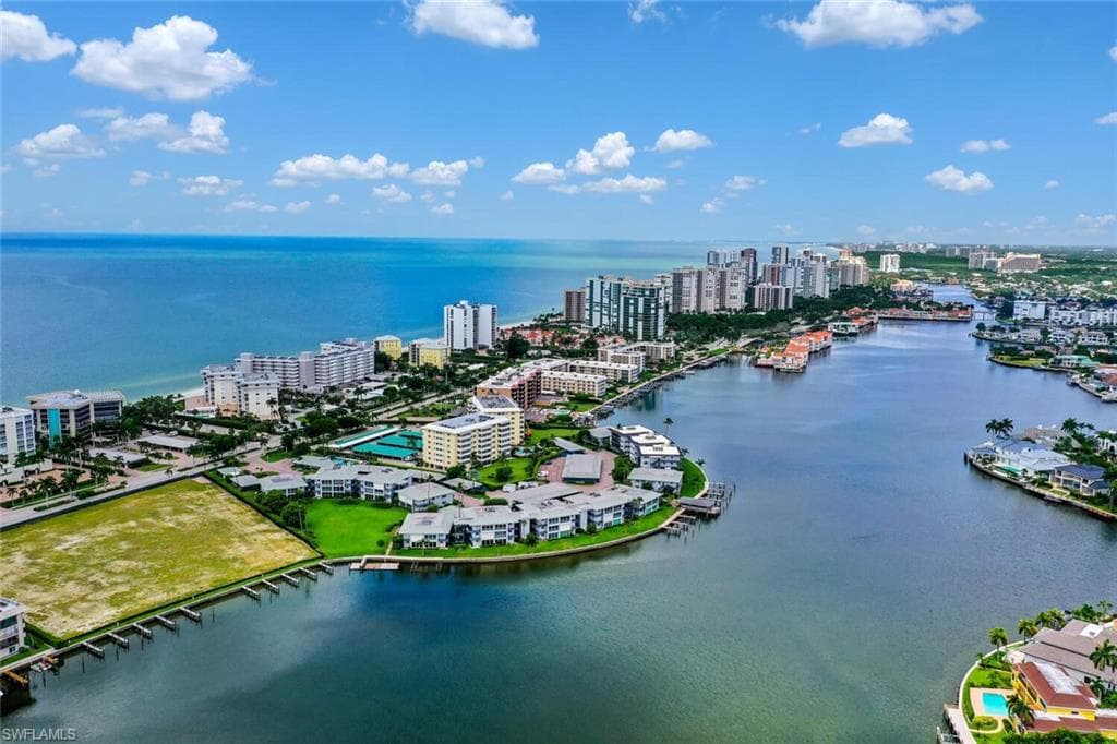3410 Gulf Shore BLVD N 302 NAPLES, FL 34103