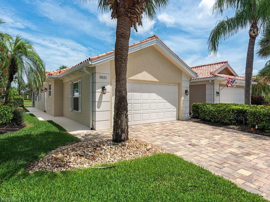 5021 Ventura CT NAPLES, FL 34109