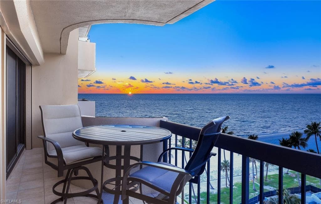 4001 Gulf Shore BLVD N 902 NAPLES, FL 34103