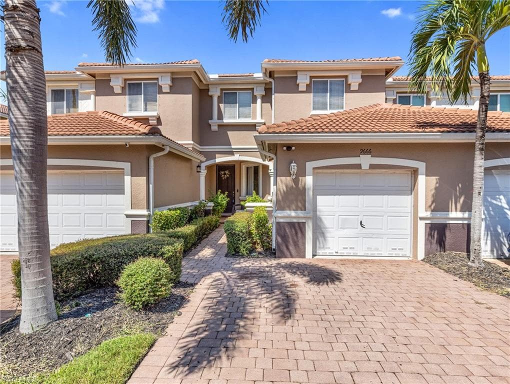 9666 Roundstone CIR FORT MYERS, FL 33967