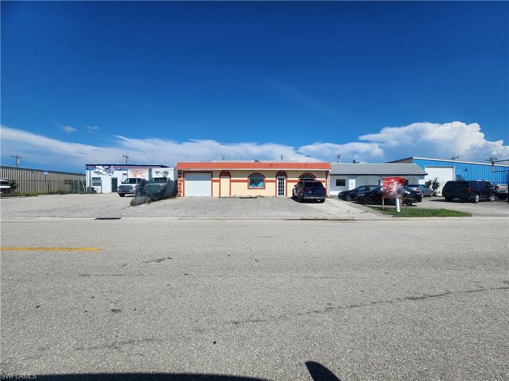 917 SE 13th AVE CAPE CORAL, FL 33990