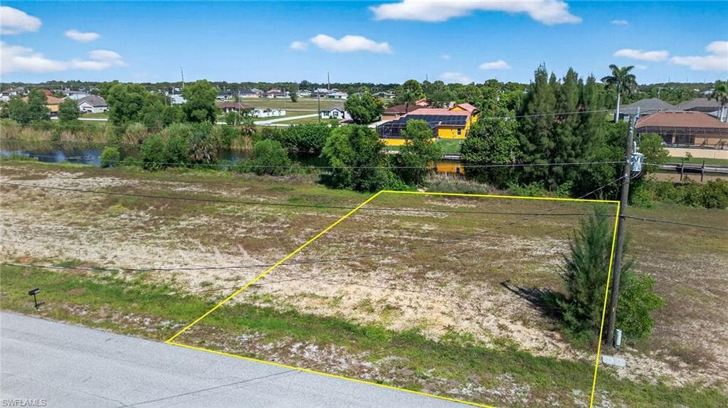 2059 17th ST CAPE CORAL, FL 33993