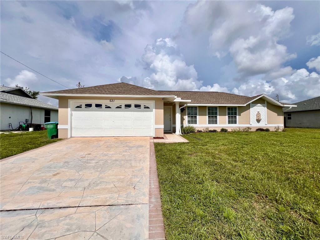 621 SW 10th PL CAPE CORAL, FL 33991