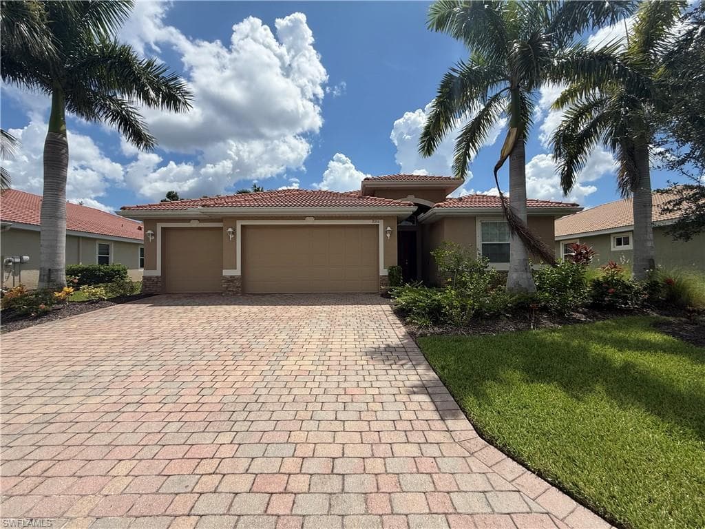 3351 Banyon Hollow LOOP NORTH FORT MYERS, FL 33903