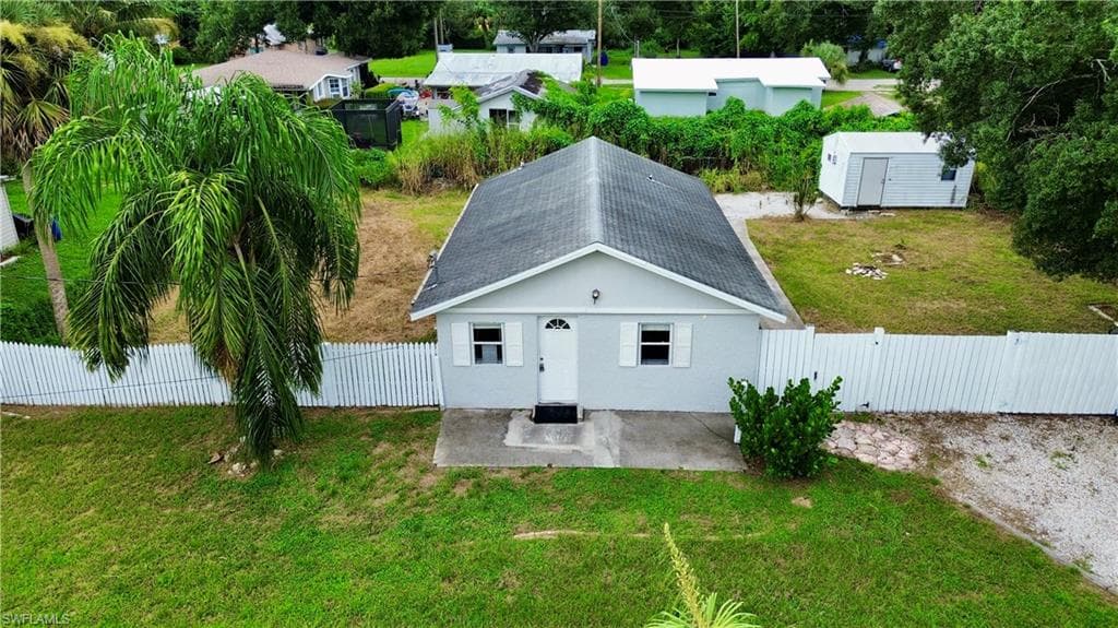 448 Ellis ST NORTH FORT MYERS, FL 33903