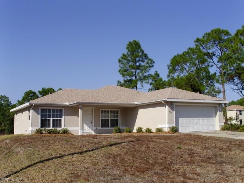 924 Hollister AVE LEHIGH ACRES, FL 33974