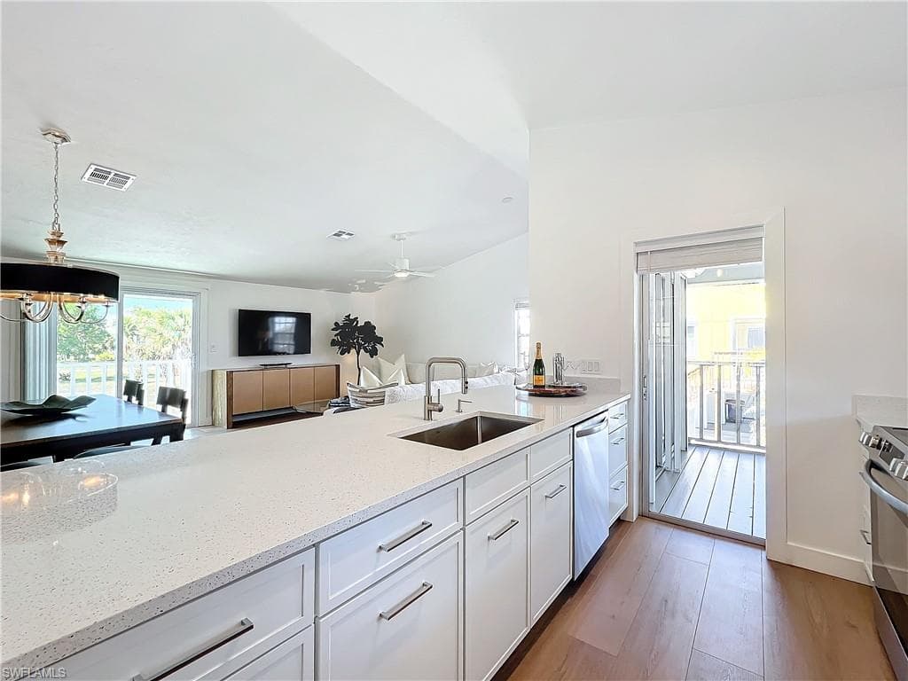 27569 Hickory View DR BONITA SPRINGS, FL 34134