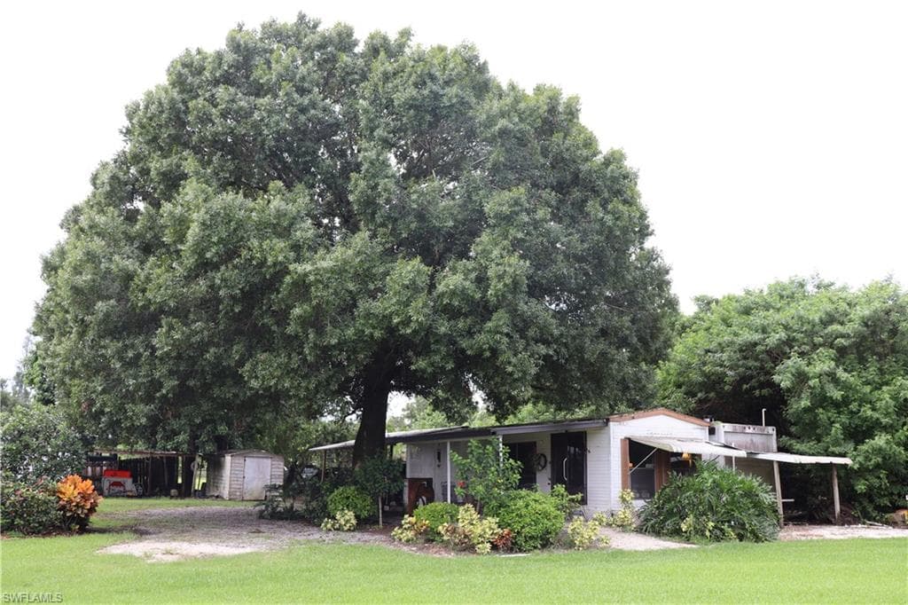 8286 McDaniel DR NORTH FORT MYERS, FL 33917