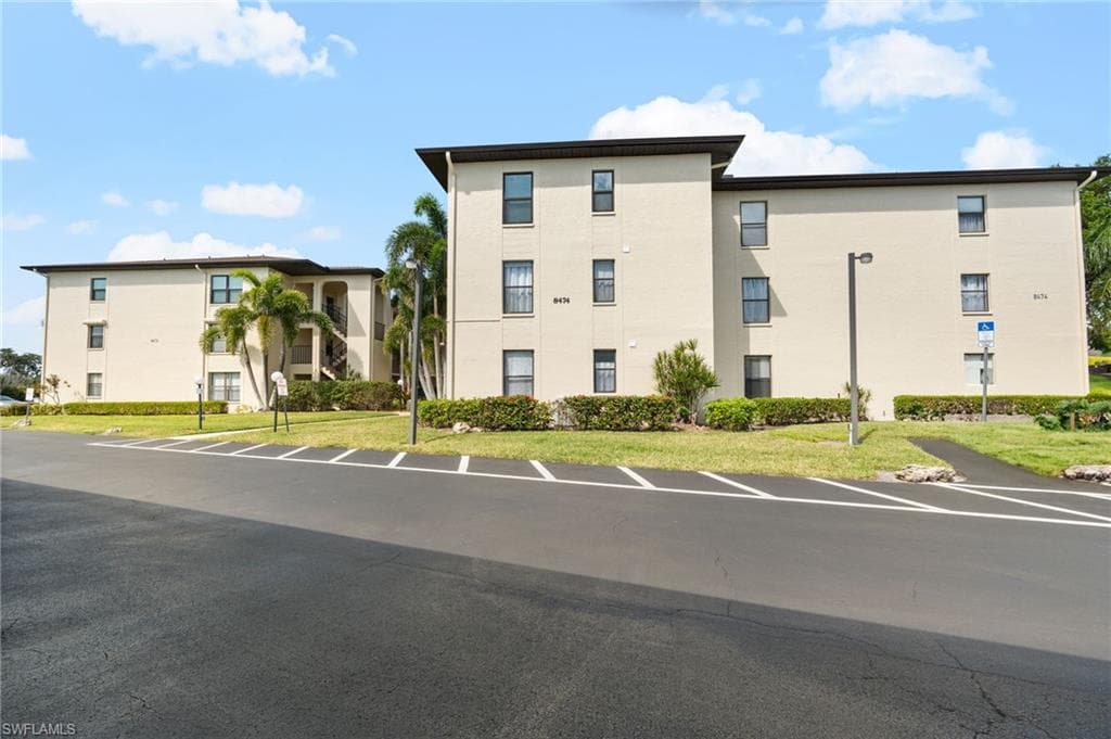 8474 Charter Club CIR 12 FORT MYERS, FL 33919
