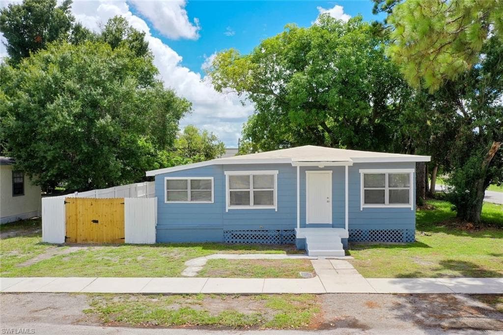 2022 Maple AVE FORT MYERS, FL 33901