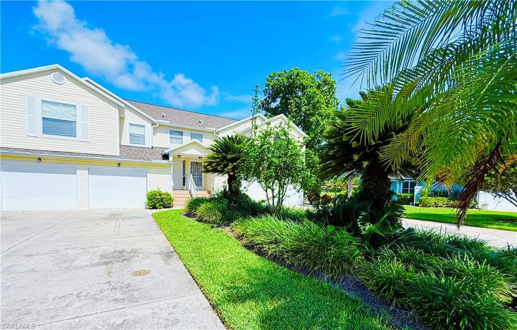 1590 Trafalgar LN B201 NAPLES, FL 34116