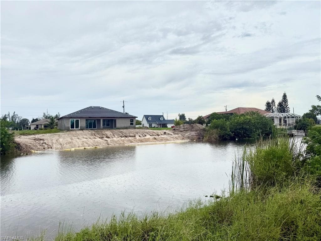 1722 NE 1st PL CAPE CORAL, FL 33909