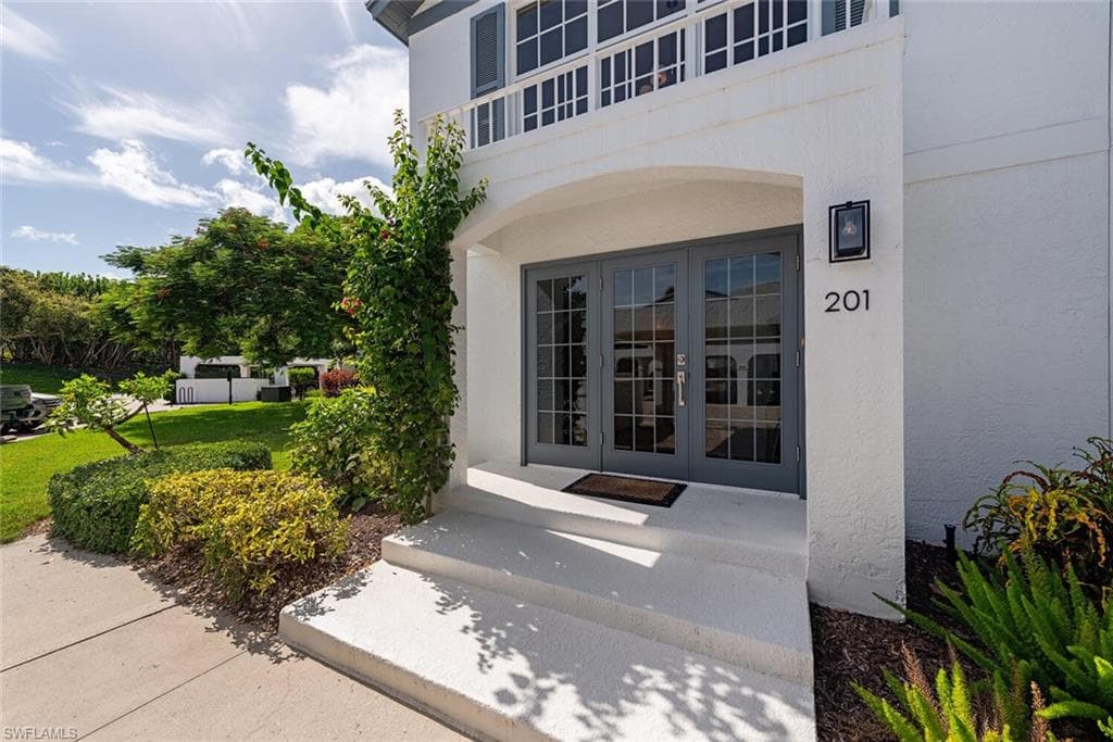 864 TANBARK DR 201 NAPLES, FL 34108