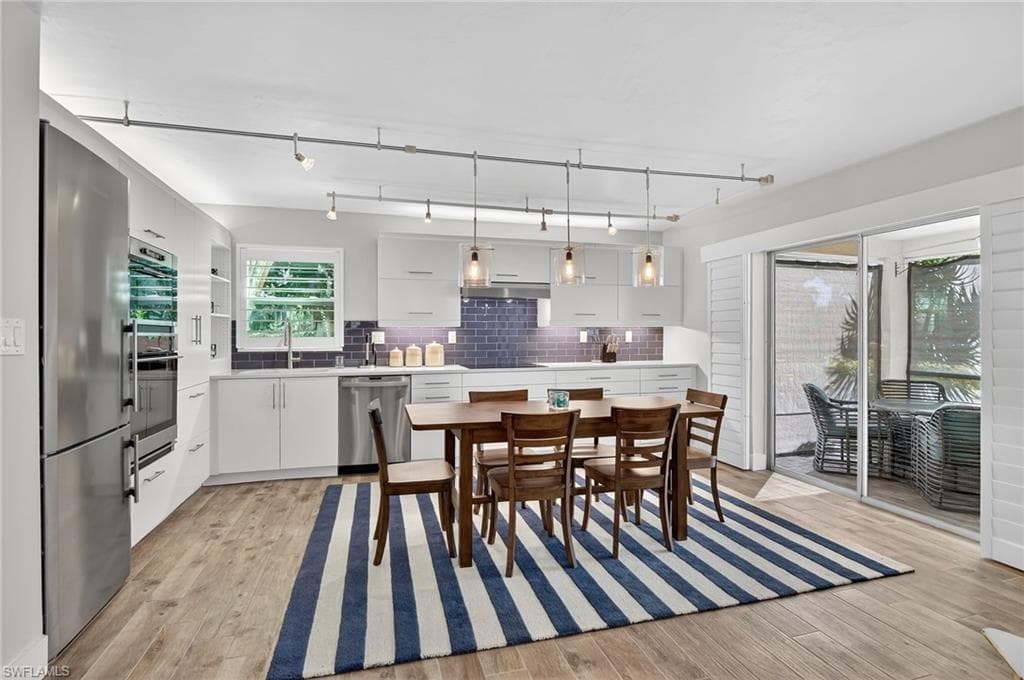 1549 Sandpiper ST 23 NAPLES, FL 34102