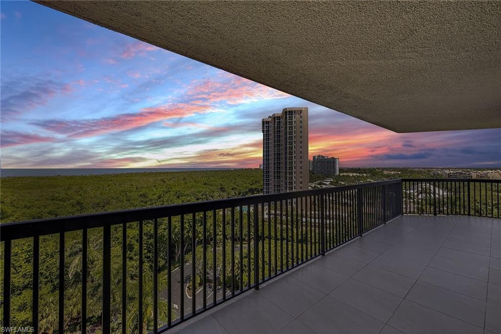 6075 Pelican Bay BLVD 906 NAPLES, FL 34108