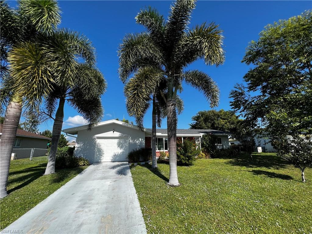 923 SE 32nd ST CAPE CORAL, FL 33904