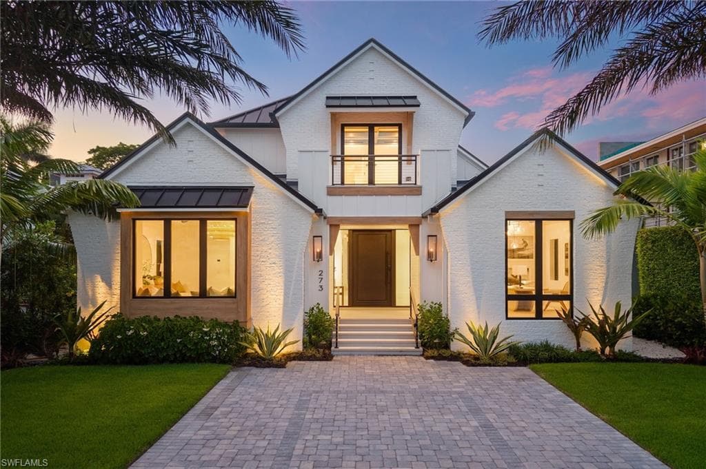 273 10th AVE S NAPLES, FL 34102